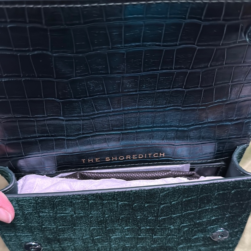 Elegant Green Textured Shoulder Bag - Picture 9 of 11